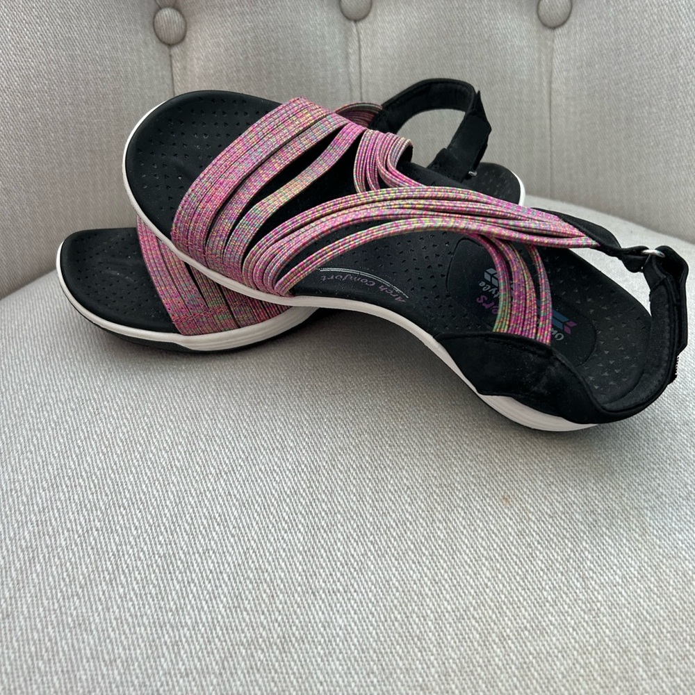 LIKE NEW Skechers Pink and Black Sandals with Comfortable Design